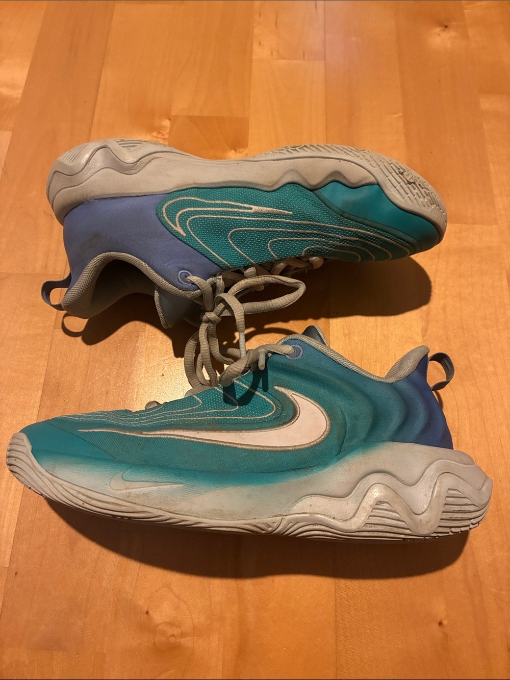 Nike Youth Giannis Immortality basketball Sneakers - size 5Y